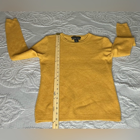 Tahari Mustard Yellow Crew Neck Sweater long sleeve pure luxe cashmere 100% size - Picture 6 of 9